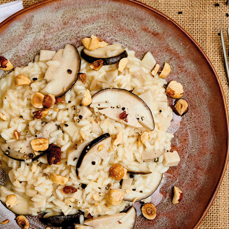 Riso rosso ai funghi chiodini con germogli e nocciole - Cucina Naturale